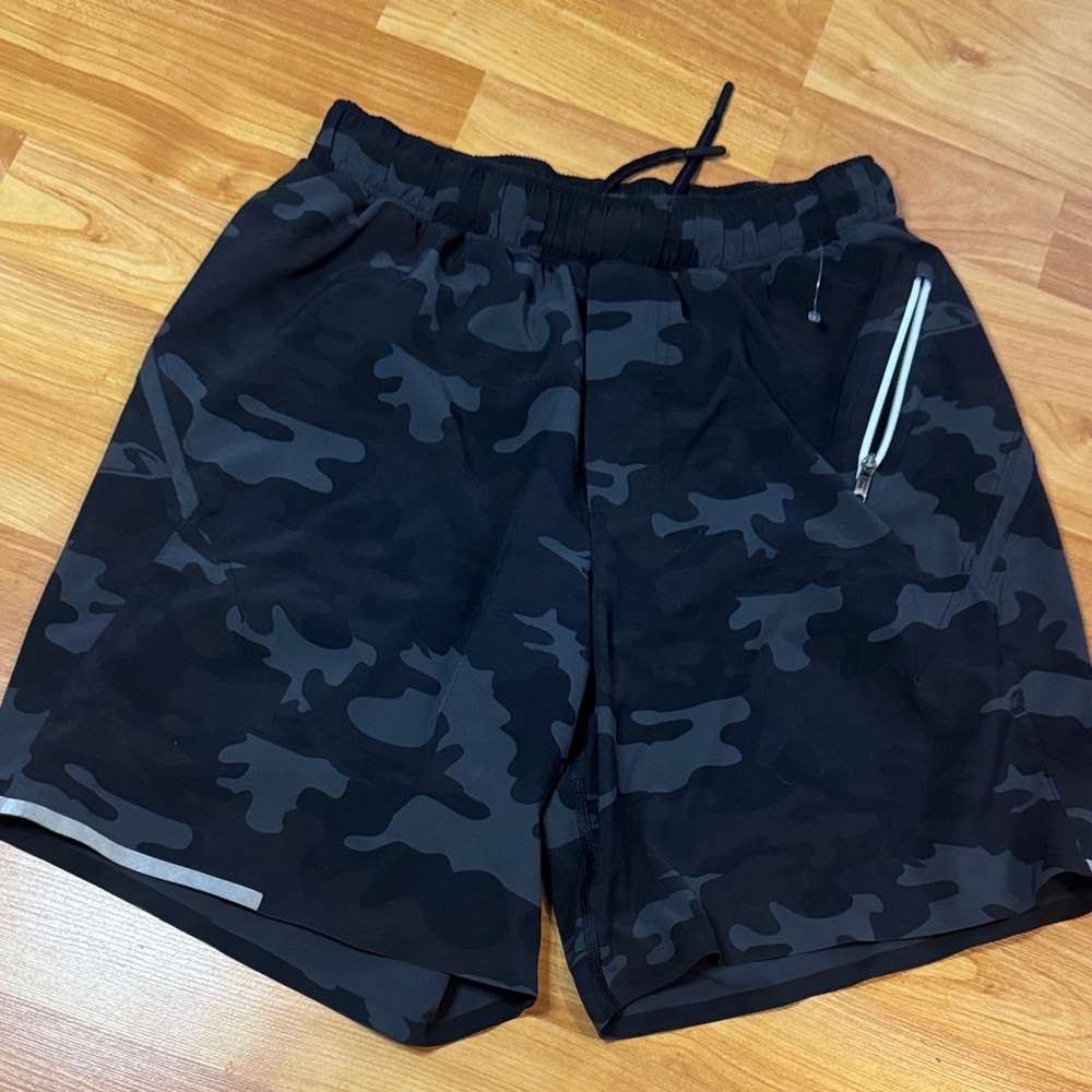 Lululemon Black Camo Workout shorts size S unisex women’s & men active run short